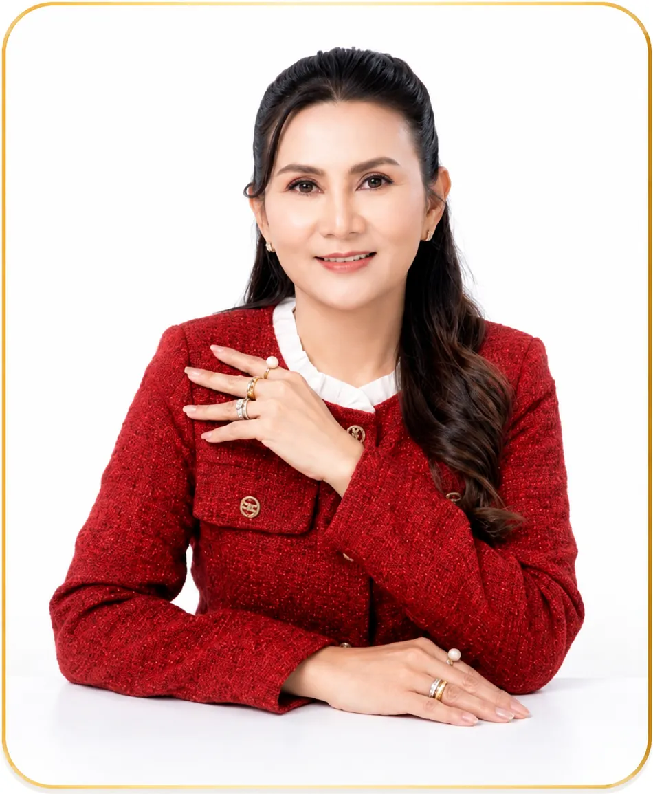 คุณชุติภา บวรกิจสุธี (คุณแหม่ม) ผู้ก่อตั้งบริษัท คุณชุติภา บวรกิจสุธี (คุณแหม่ม) ผู้ก่อตั้งบริษัท